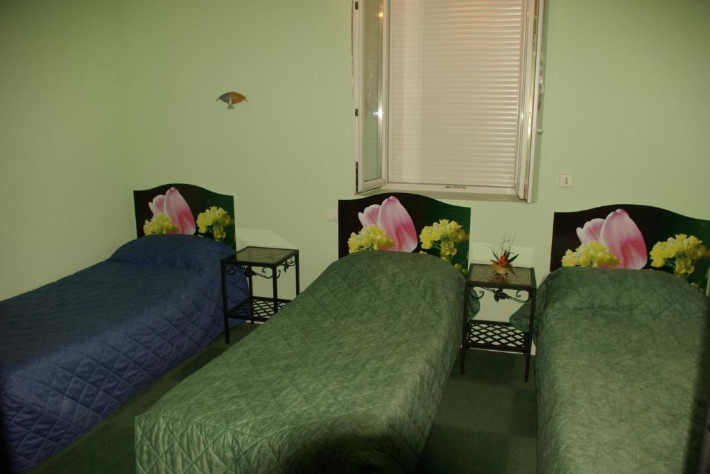 Hotel Le Gambetta Carmaux Oda fotoğraf